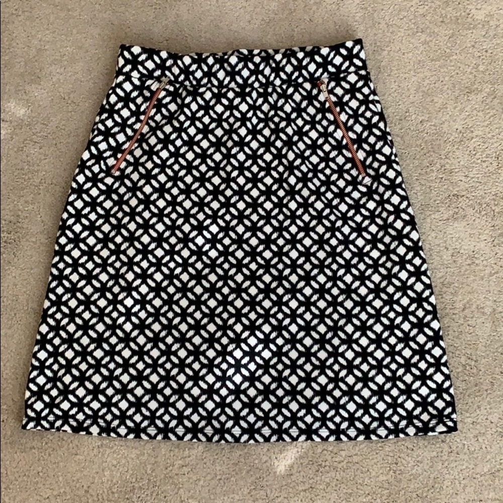 Lelis black and white patterned skirt